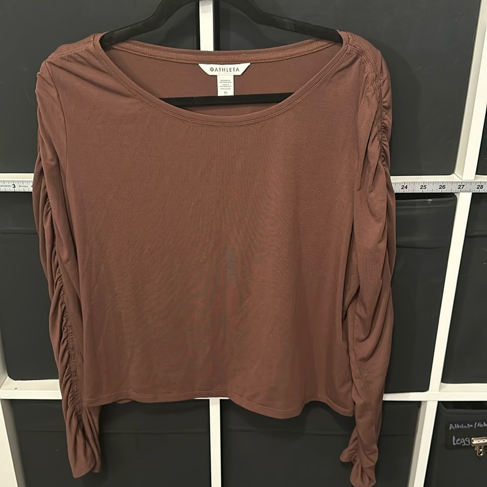 EUC Athleta Ruched Sleeve Top- Mahogany XL